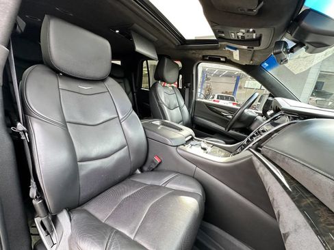 Used 2019 Cadillac Escalade Platinum AWD/4WD image 28