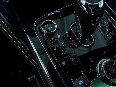 Used 2020 Bentley Flying Spur W12 image 53