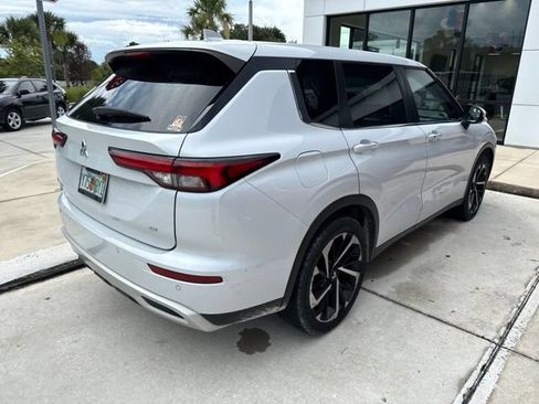 Used 2022 Mitsubishi Outlander SE FWD image 3