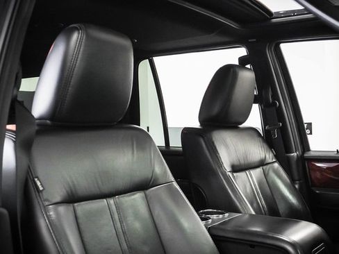 Used 2015 Lincoln Navigator 2WD image 26