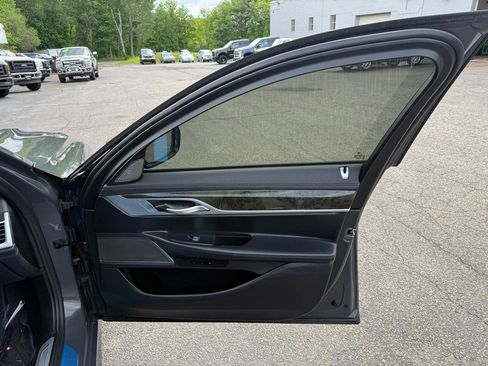 Used 2022 BMW 750i xDrive w/ M Sport Package AWD/4WD image 27