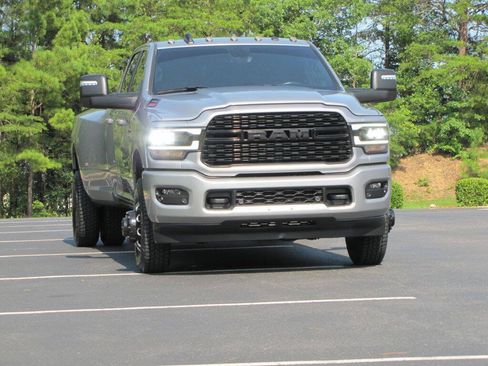 Used 2024 RAM 3500 Big Horn w/ Night Edition AWD/4WD image 9
