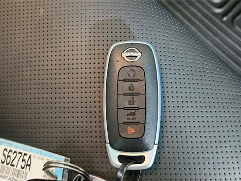 Certified 2025 Nissan Rogue Platinum AWD/4WD image 30