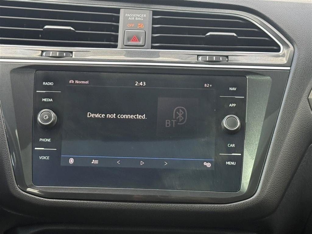 Used 2018 Volkswagen Tiguan SEL AWD/4WD image 28