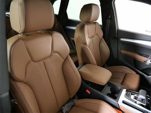 Used 2025 Audi Q5 2.0T Premium Plus w/ Premium Plus Package image 12