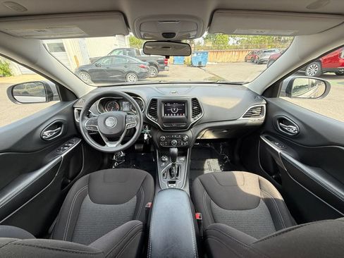 Used 2020 Jeep Cherokee Latitude AWD/4WD image 23