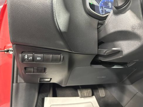 Used 2025 Toyota Corolla Cross XLE FWD image 34