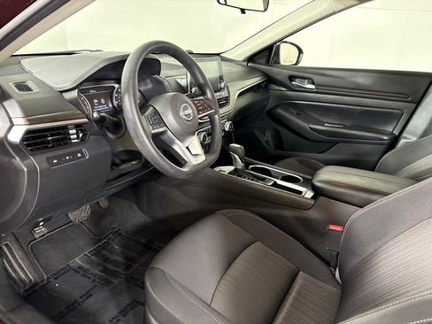 Used 2024 Nissan Altima 2.5 SV FWD image 43
