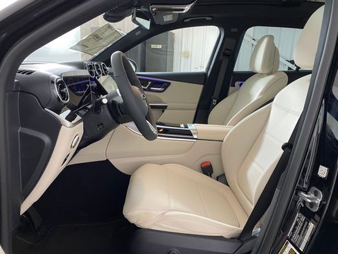 Used 2026 Mercedes-Benz GLC 300 4MATIC image 4