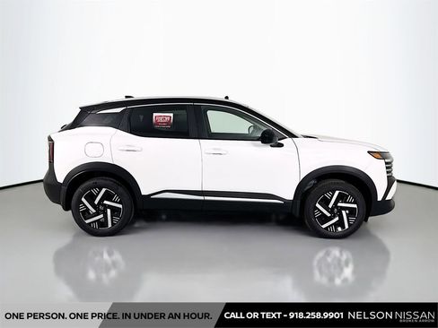 New 2026 Nissan Kicks SV w/ SV Premium Package FWD image 4