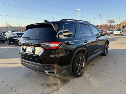 Used 2025 Honda Pilot Sport image 5