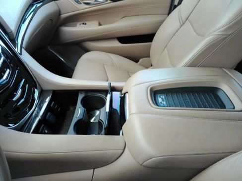 Used 2019 Cadillac Escalade Platinum image 49