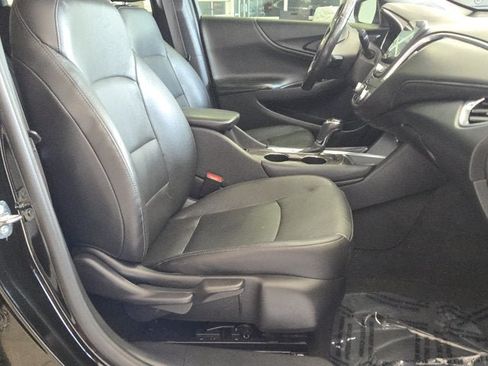 Used 2020 Chevrolet Malibu LT w/ Leather Package FWD image 3
