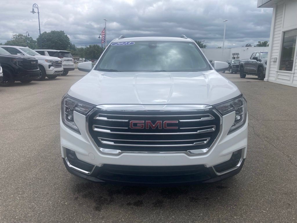 Certified 2023 GMC Terrain SLT w/ Infotainment Package II FWD image 2