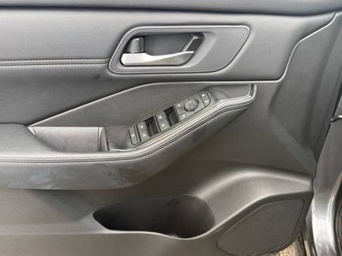 Used 2026 Nissan Rogue SL FWD image 25