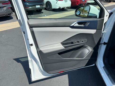 Certified 2023 Volkswagen Taos SE w/ Panoramic Sunroof Package FWD image 13
