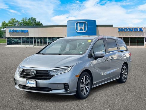 Certified 2023 Honda Odyssey Touring image 2