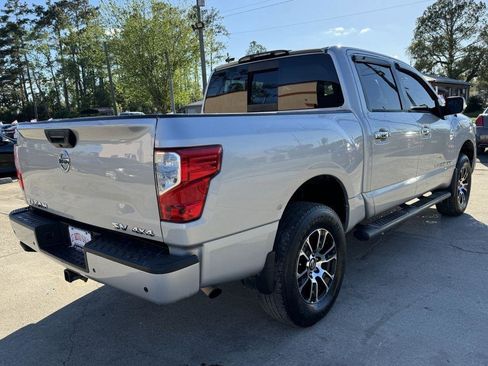 Used 2020 Nissan Titan SV w/ SV Convenience Package image 5