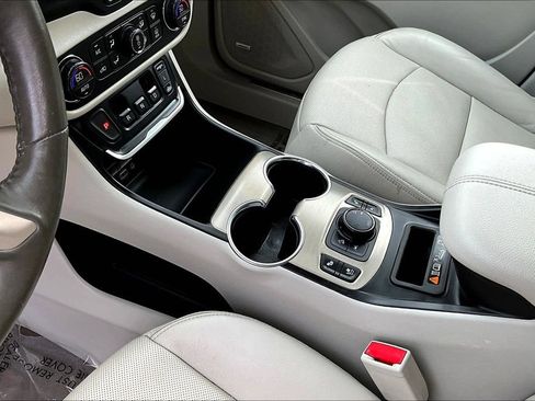Used 2018 GMC Terrain Denali w/ Comfort Package AWD/4WD image 20