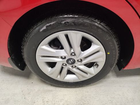Used 2020 Hyundai Elantra Value Edition FWD image 3