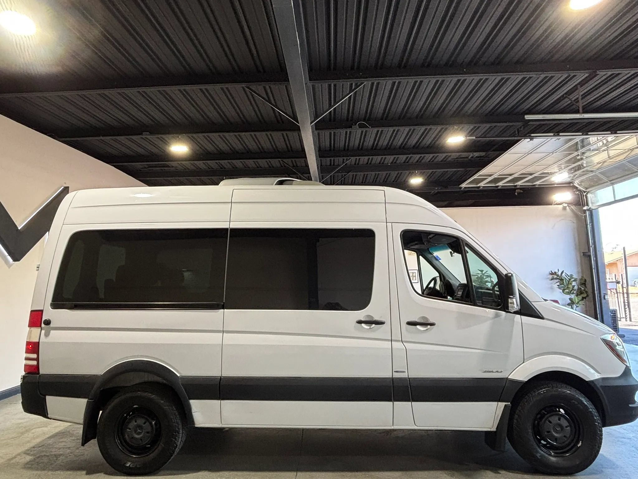 Used 2016 Mercedes-Benz Sprinter 2500 image 4