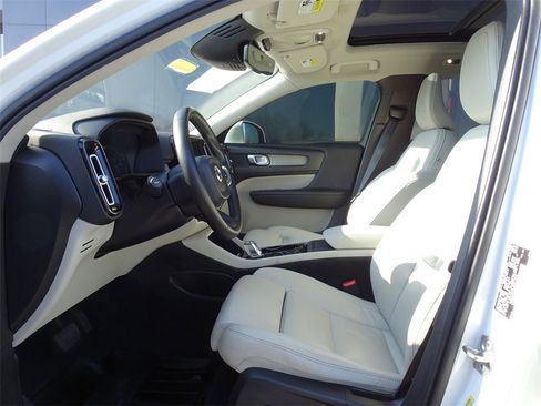Used 2019 Volvo XC40 T5 Inscription image 7