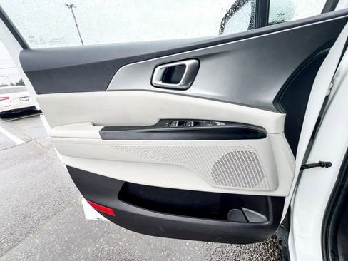 Certified 2024 Kia Carnival LX image 19