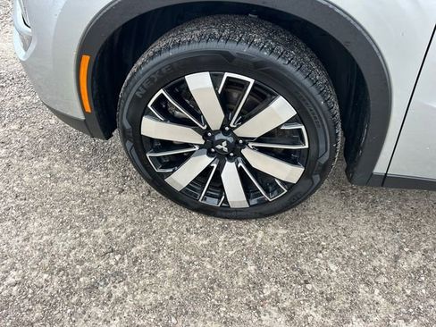 Used 2025 Mitsubishi Outlander SE image 53