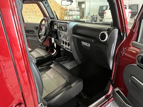 Used 2008 Jeep Wrangler Unlimited Sahara w/ Limited Unlimited Group AWD/4WD image 12