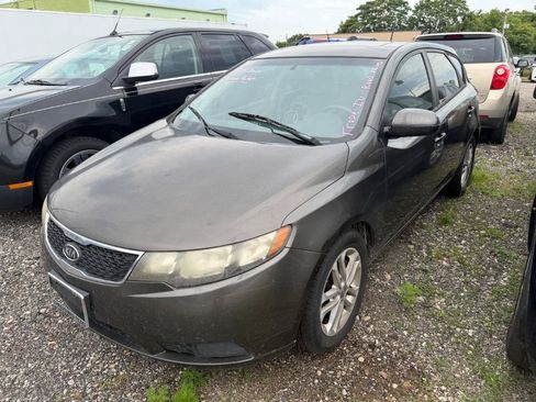 Used 2011 Kia Forte EX FWD image 2