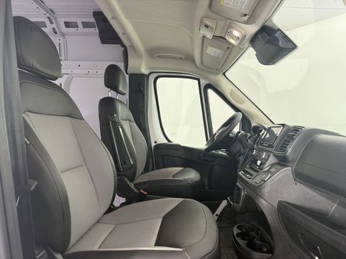 Used 2026 RAM ProMaster 2500 w/ Convenience Group FWD image 9