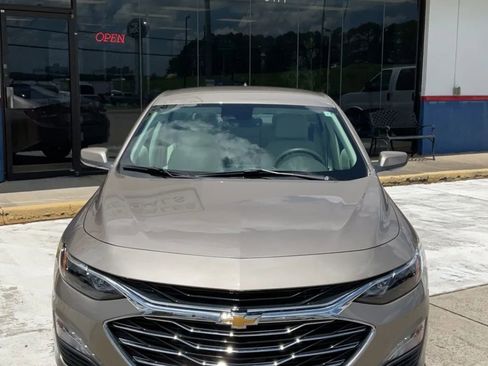 Used 2022 Chevrolet Malibu LT w/ Leather Package image 2