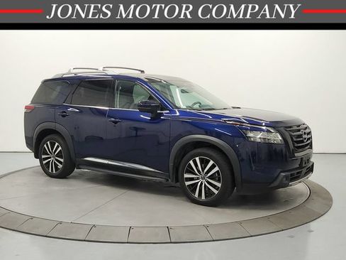 Used 2023 Nissan Pathfinder Platinum AWD/4WD image 1