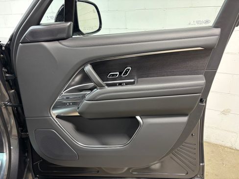 New 2026 Land Rover Range Rover Long Wheelbase SE AWD/4WD image 32