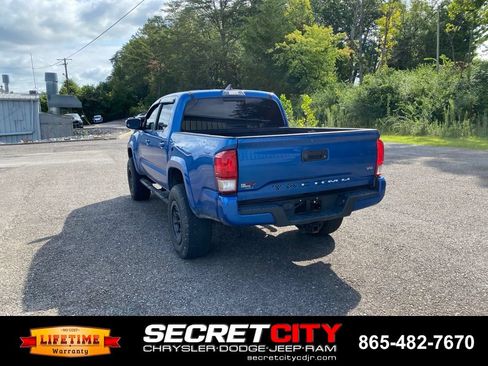 Used 2017 Toyota Tacoma TRD Sport w/ Tow Package (A/T) AWD/4WD image 7