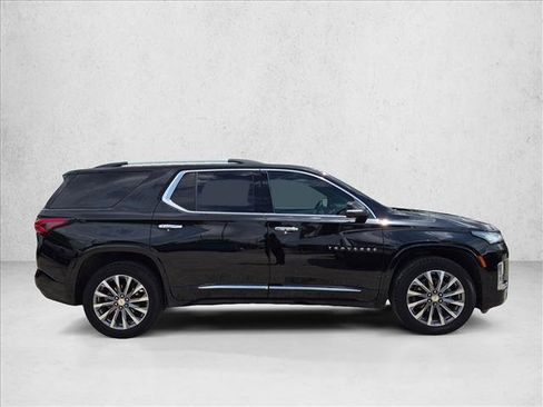 Used 2022 Chevrolet Traverse Premier FWD image 4