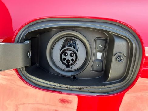 Certified 2025 Porsche Cayenne E-Hybrid AWD/4WD image 38