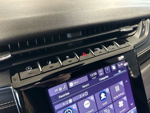 Used 2021 Jeep Grand Cherokee L Laredo image 33