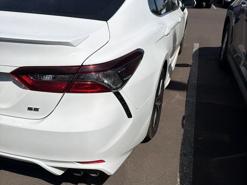 Used 2021 Toyota Camry SE FWD image 4
