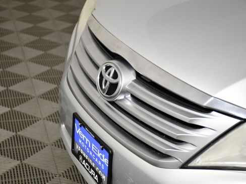 Used 2012 Toyota Avalon Limited FWD image 11