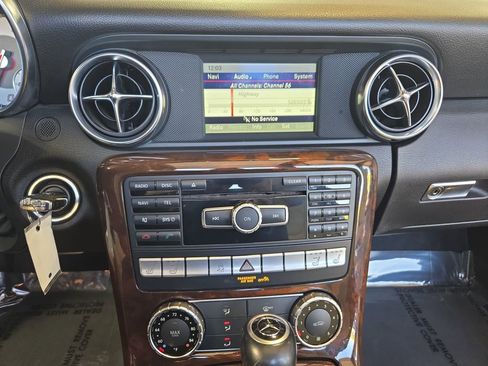 Used 2013 Mercedes-Benz SLK 250 image 19