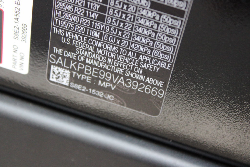 New 2027 Land Rover Range Rover Long Wheelbase SE AWD/4WD image 36