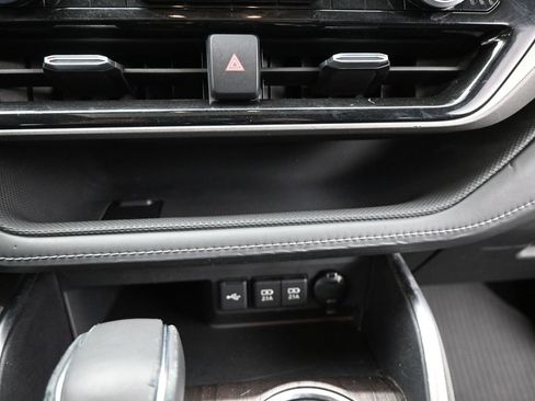 Used 2021 Toyota Highlander Limited image 22