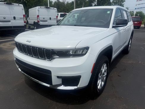 Used 2023 Jeep Grand Cherokee L Limited AWD/4WD image 2
