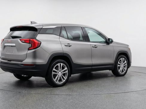 Used 2024 GMC Terrain SLE FWD image 9