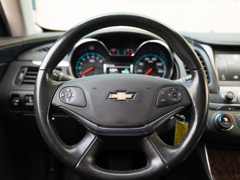 Used 2015 Chevrolet Impala LT w/ Convenience Package image 30