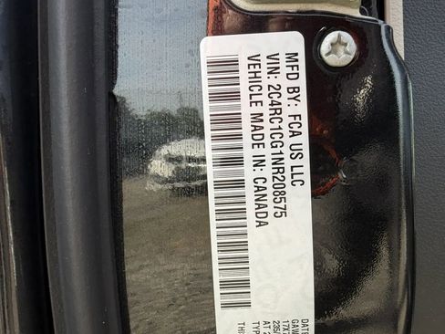 Used 2022 Chrysler Voyager LX FWD image 33