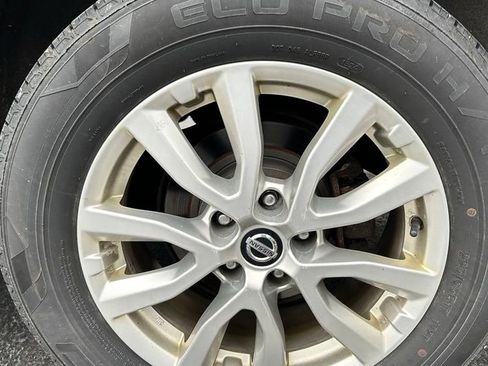 Used 2019 Nissan Rogue S w/ Special Edition Package FWD image 12