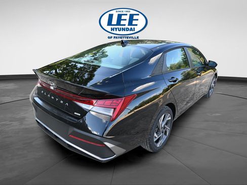 New 2025 Hyundai Elantra SEL image 7