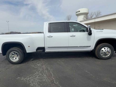 New 2026 Chevrolet Silverado 3500 High Country w/ High Country Premium Package AWD/4WD image 9